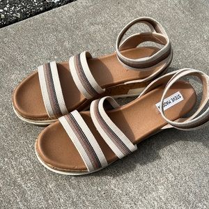 Steve Madden Tan Brown Sandals with Adjustable Ankle Strap